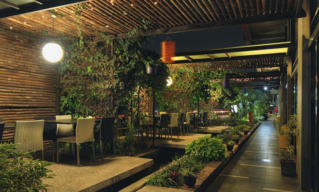 Valore Hotel Cimahi Exterior foto