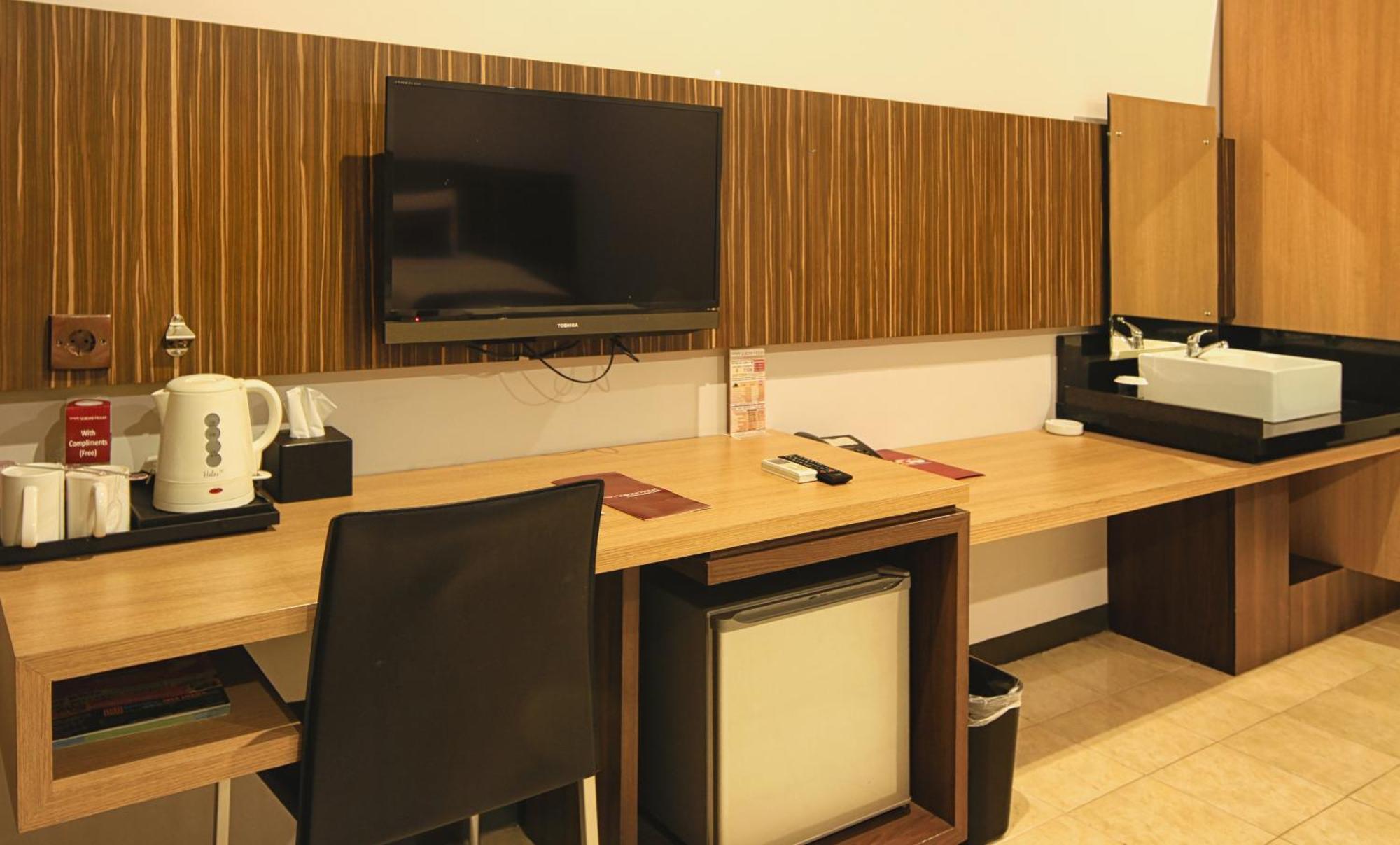 Valore Hotel Cimahi Exterior foto